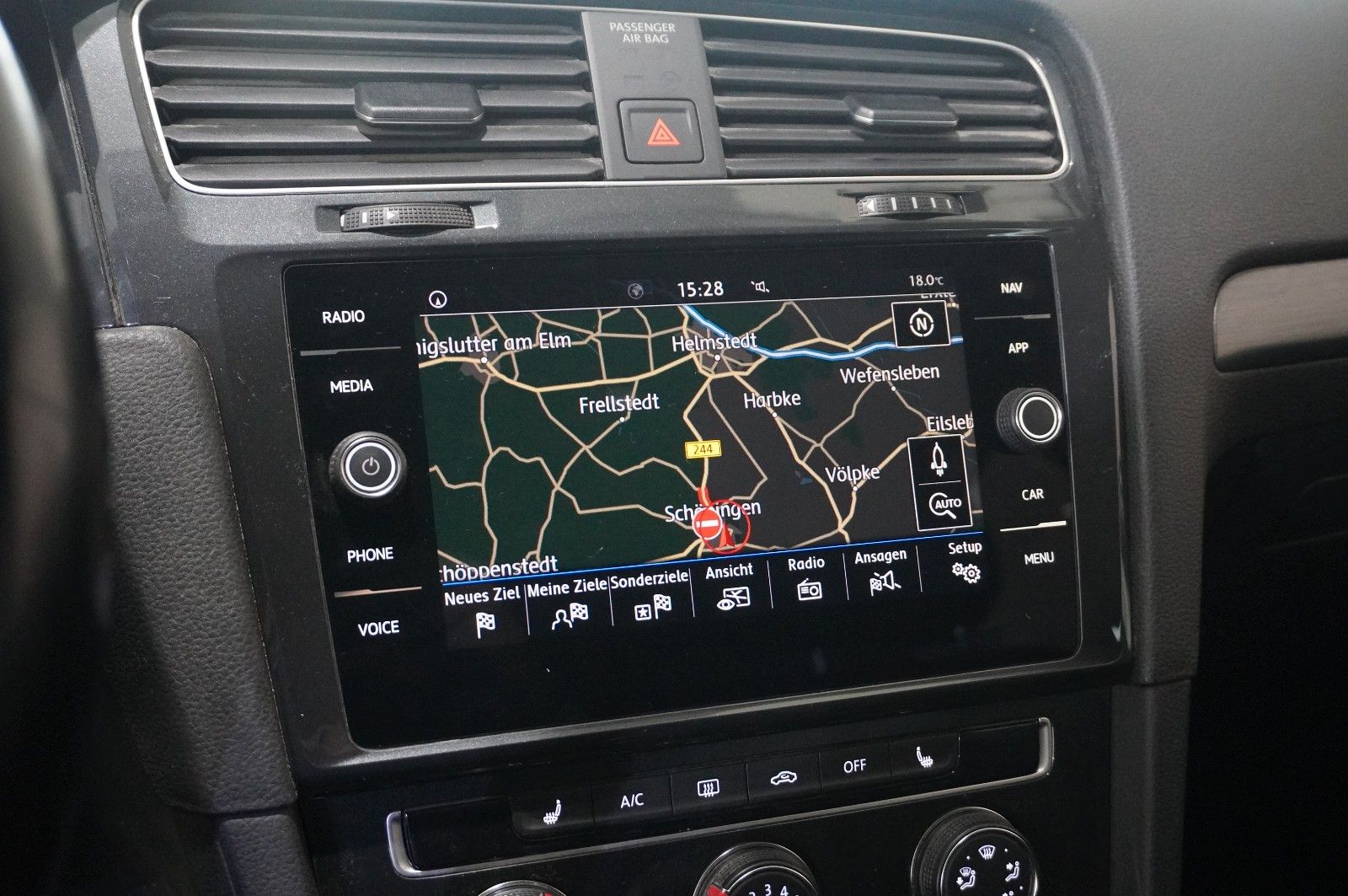Fahrzeugabbildung Volkswagen Golf VII Variant 1.6 TDI NAVI/LED/SH/ACC/PDC/AHK