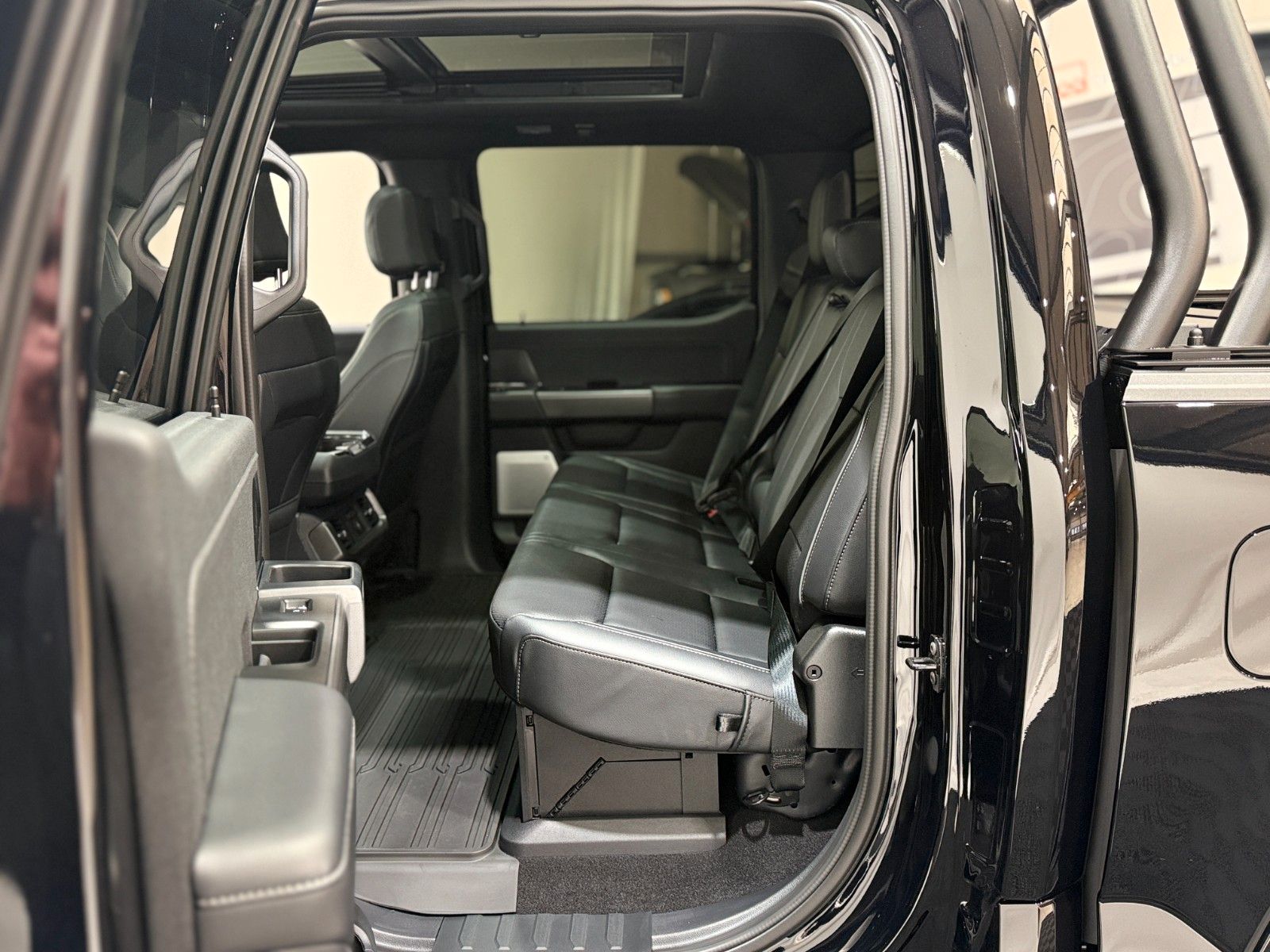 Fahrzeugabbildung Ford F-150 Lariat 5.0L V8  5,5" Black RTR Ed.