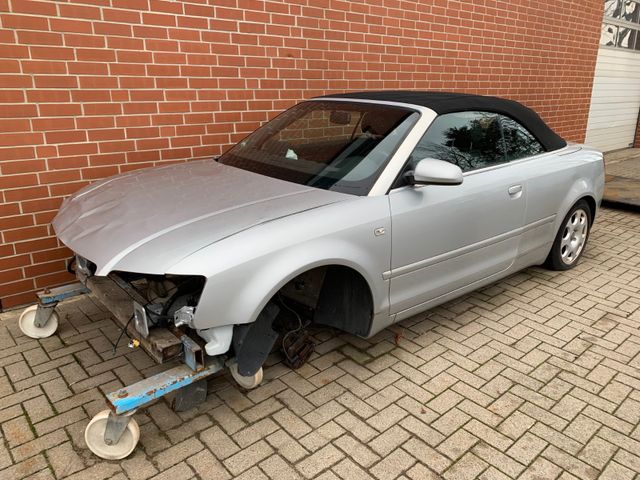 Audi A4 Cabriolet 3.0 Automatik Unfall wenig KM