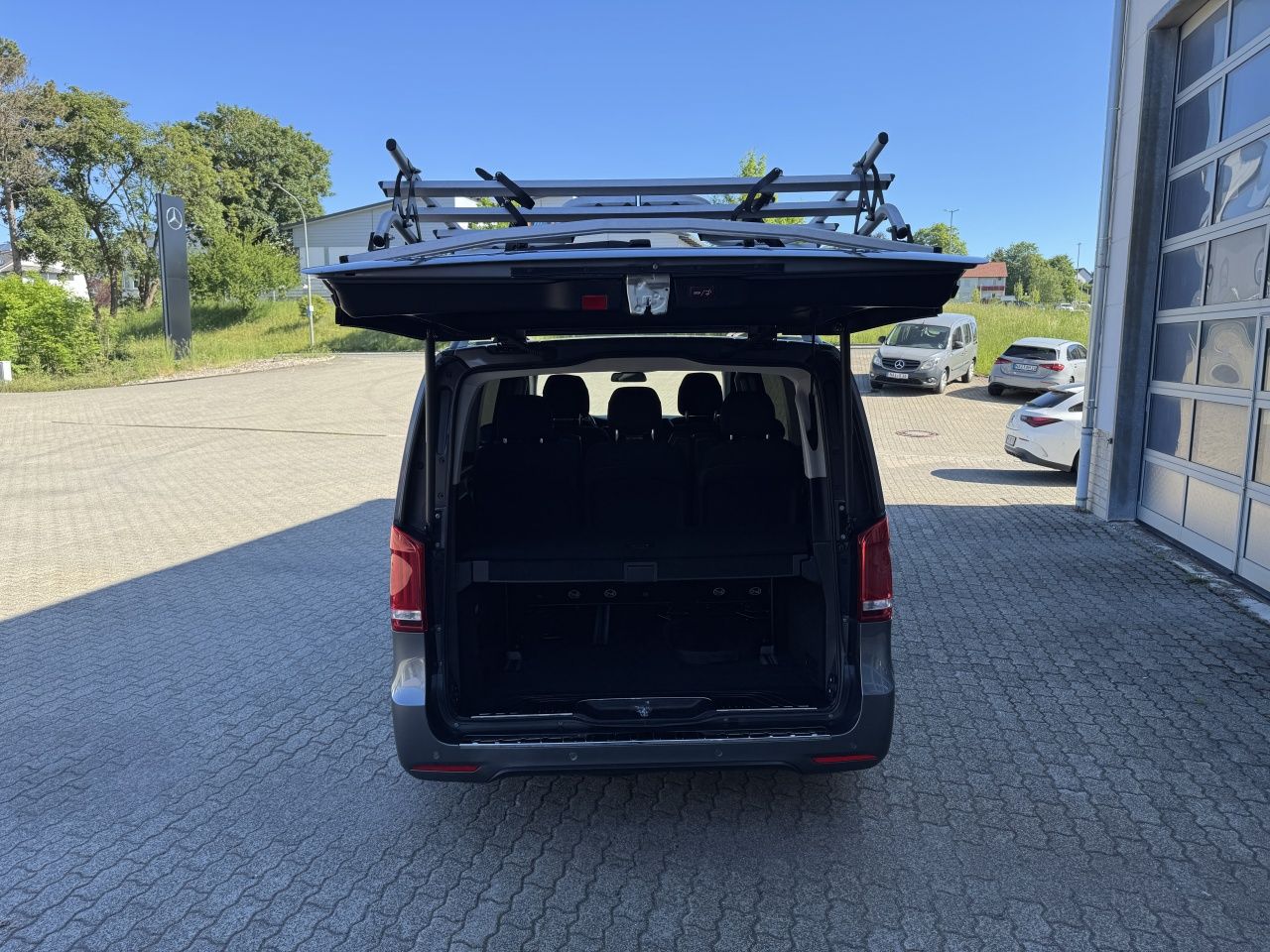 Fahrzeugabbildung Mercedes-Benz EQV 300 Lang Klima*LED*Tempomat*Heckträger*Navi