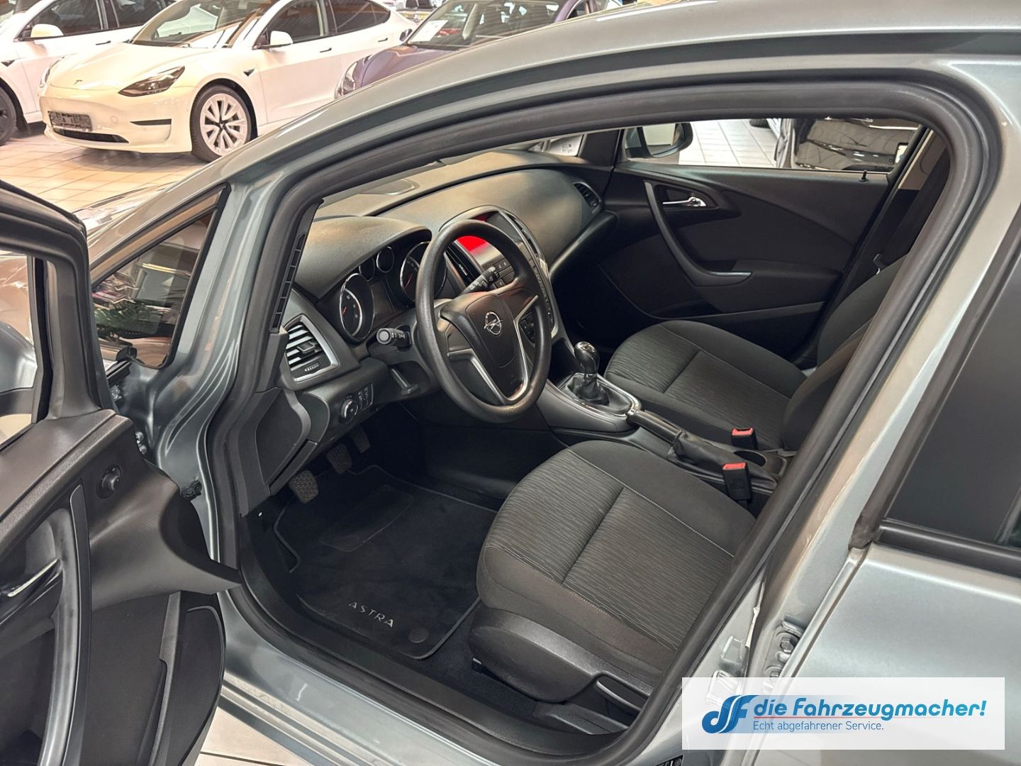 Fahrzeugabbildung Opel Astra J Selection 1.6 GA Klima el.SP Spieg. behe