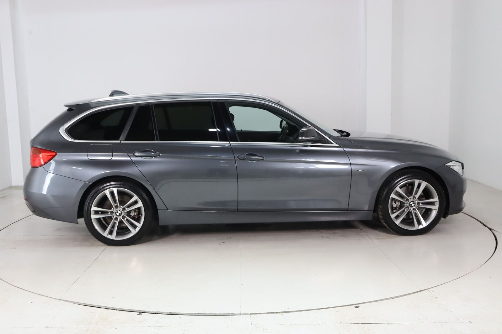 Fahrzeugabbildung BMW 330 d Touring  xDrive Sport Line