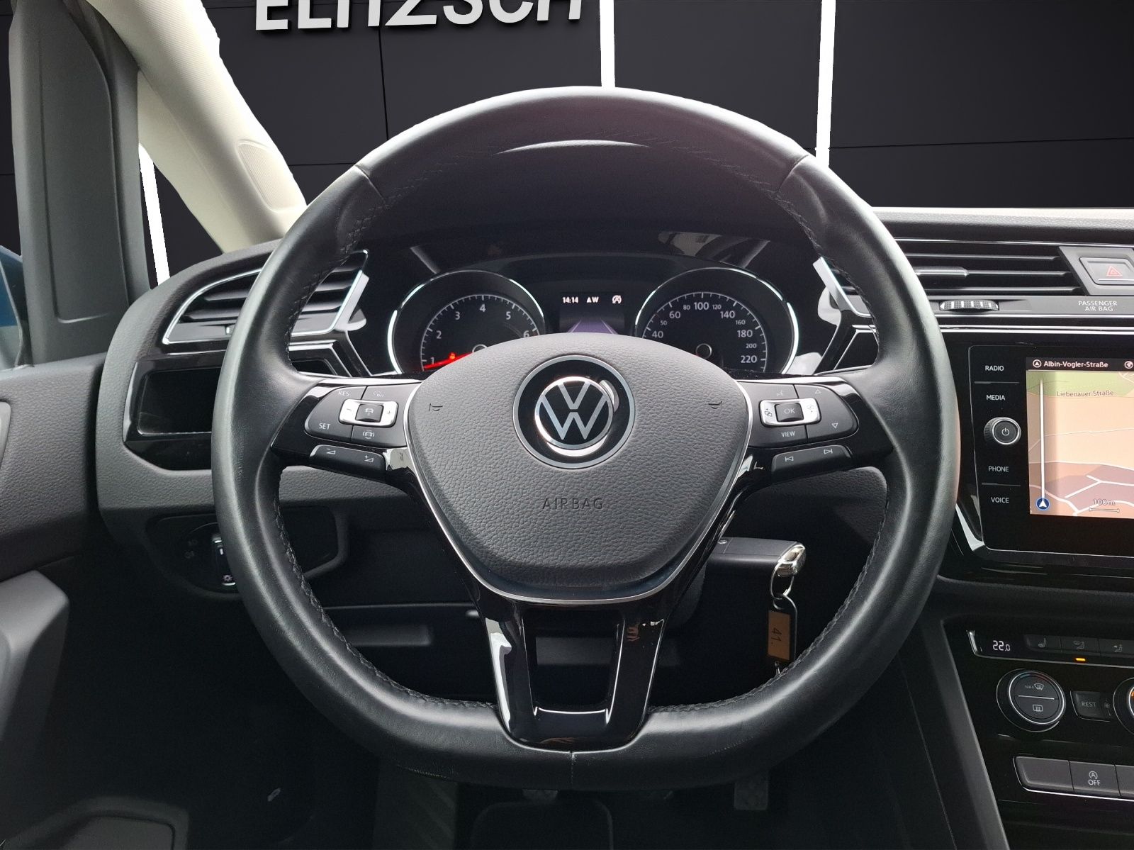 Fahrzeugabbildung Volkswagen Touran TSI Highline AHK ACC LED Navi PDC SH