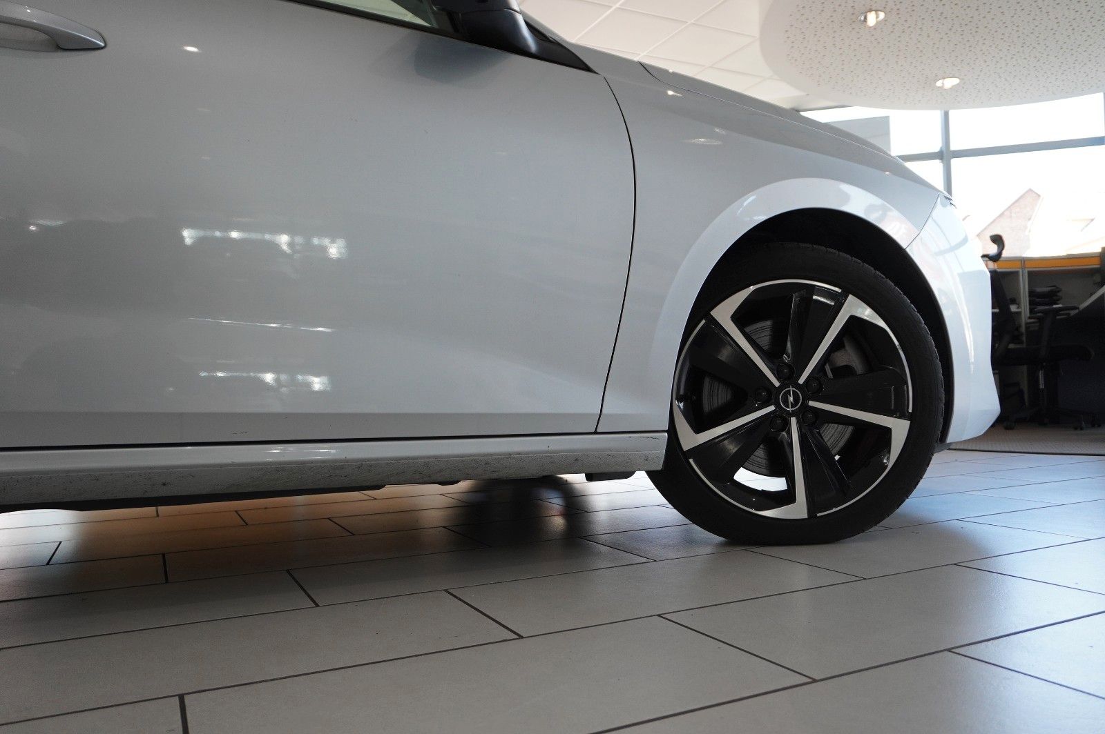 Fahrzeugabbildung Opel Astra L ST 1.6 HYBRID ELEGANCE NAVI/LED/KAMERA
