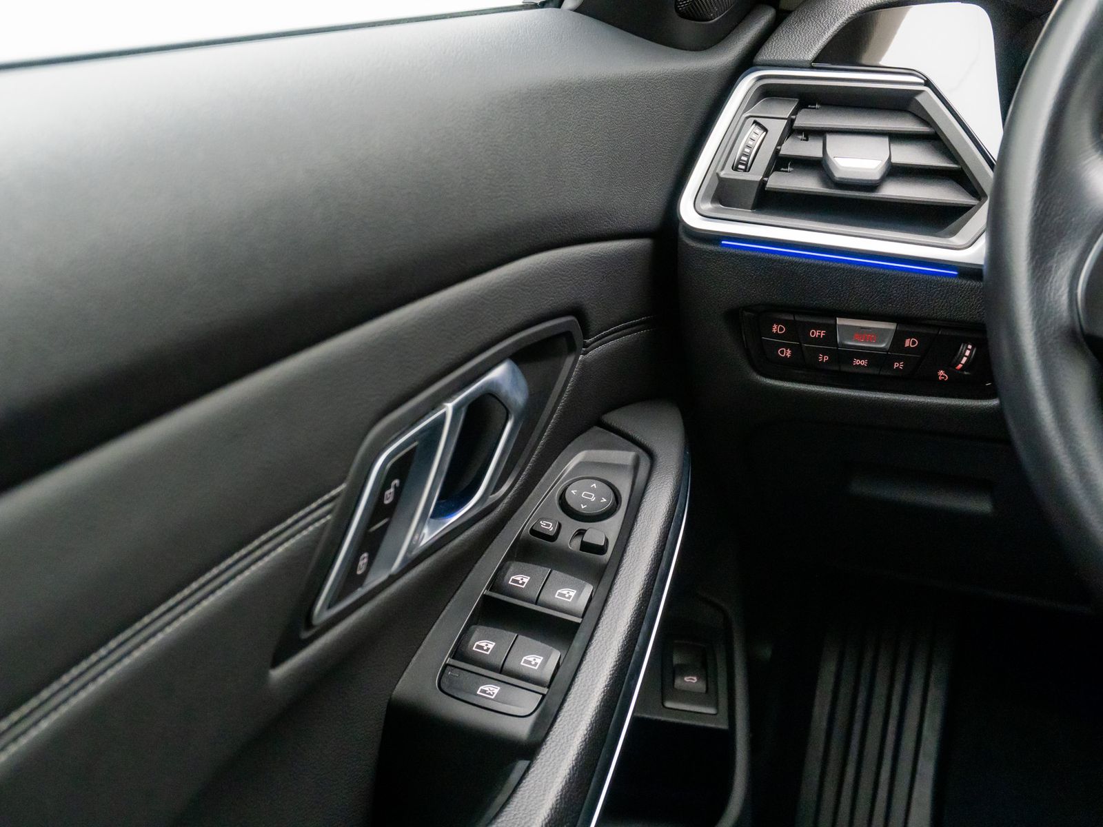 Fahrzeugabbildung BMW 320i Sport Line HUD DAB Lordos Alarm HiFi Komfor