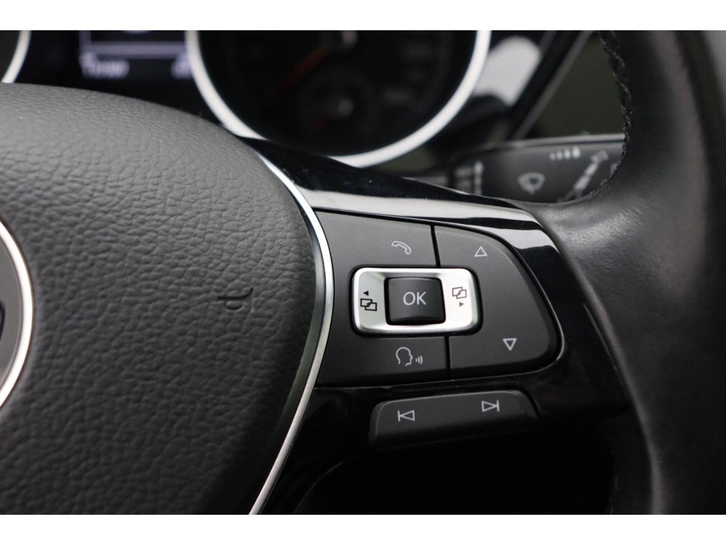 Fahrzeugabbildung Volkswagen Touran Comfortline BMT ACC, Pano, Schiebedach
