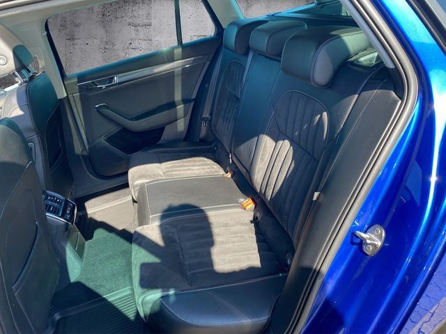 Skoda Superb Combi 2.0 TDI Style 4x4 DSG AHK Pano Navi foto 11