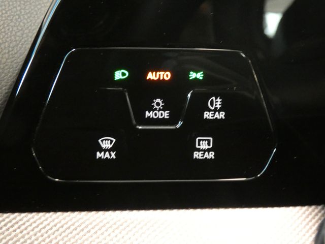 Golf 1.5 eTSI R-Line HUD PANO AHK RFK SHZ ACC