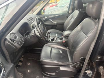 Ford S-Max - 12