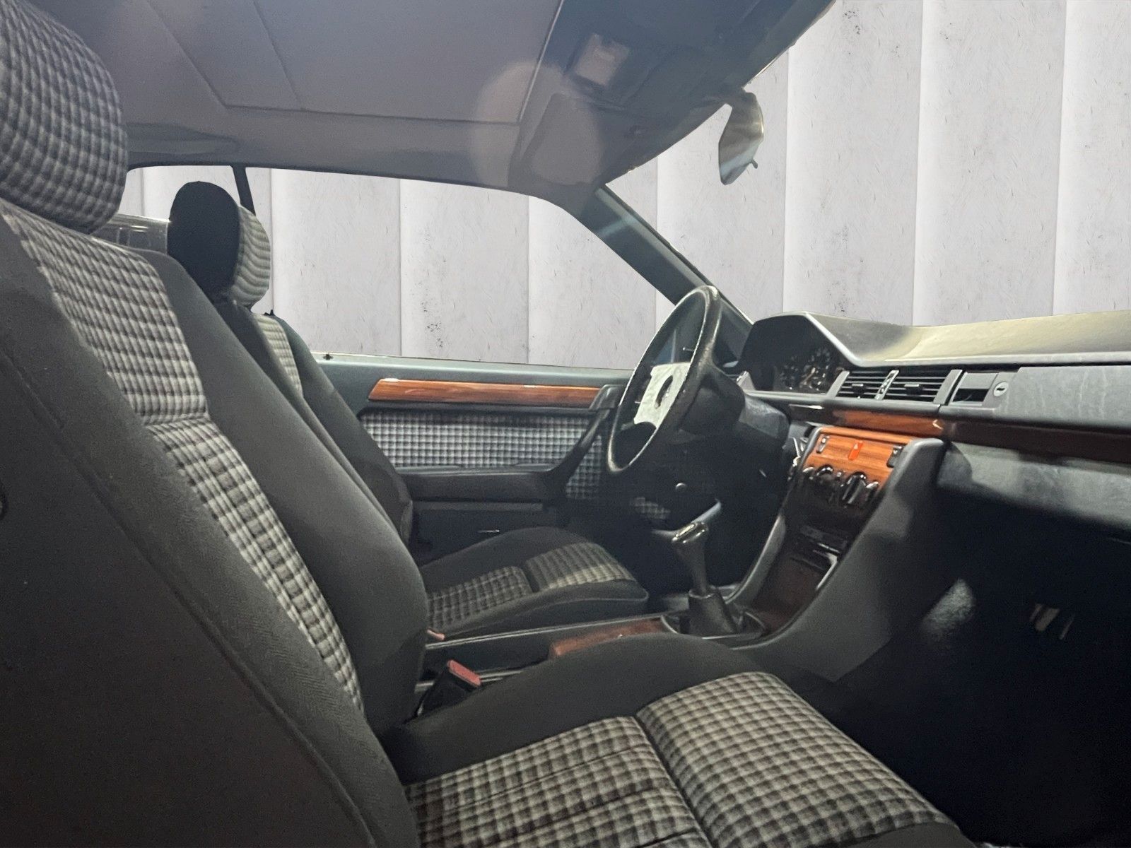 Fahrzeugabbildung Mercedes-Benz 230 CE*W124C*1 Hand*128tkm* Guter Zustand*