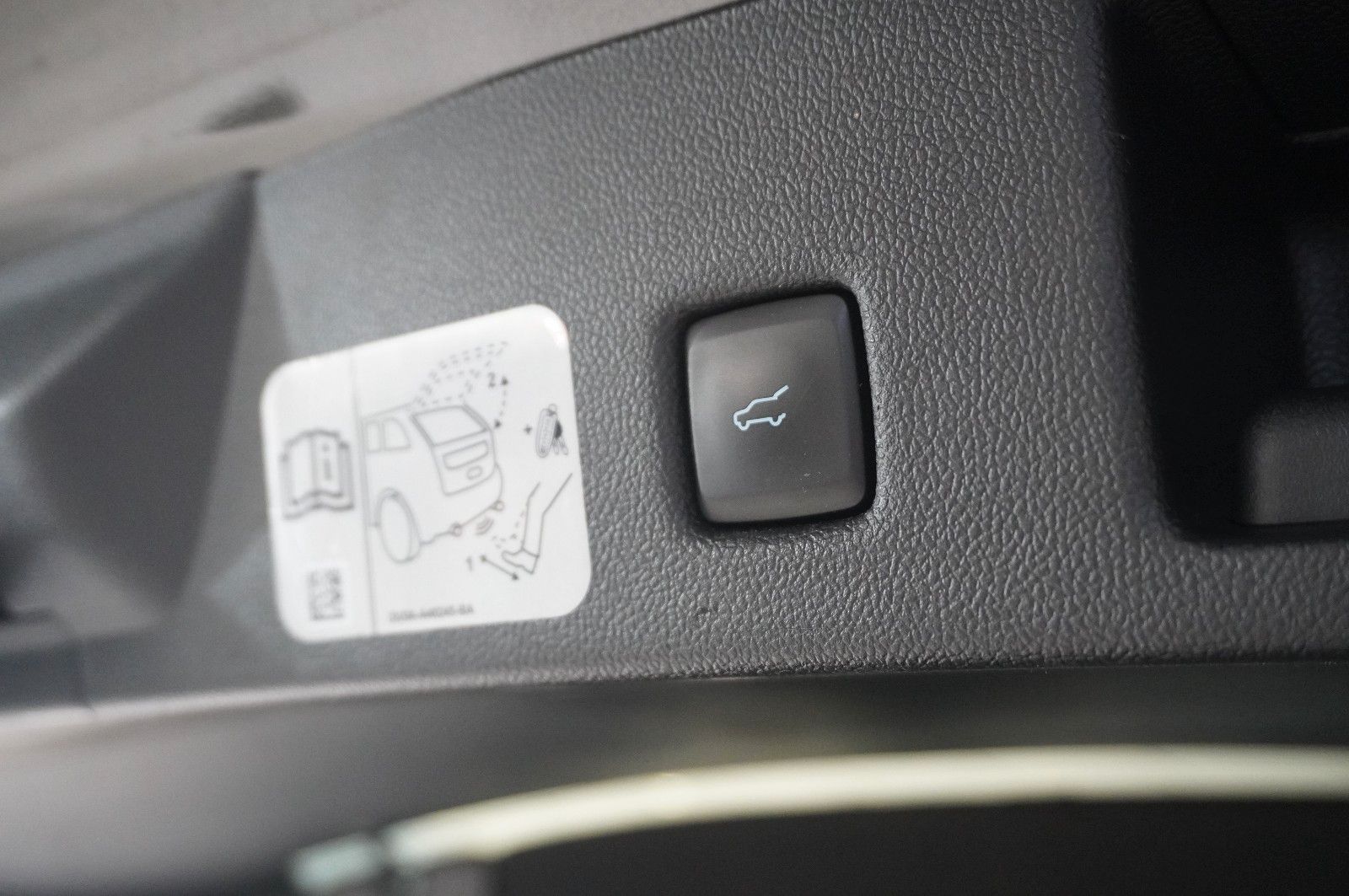 Fahrzeugabbildung Ford Kuga 1.5 ST-LINE X NAVI/LED/KAMERA/SPORT/B&O/DAB