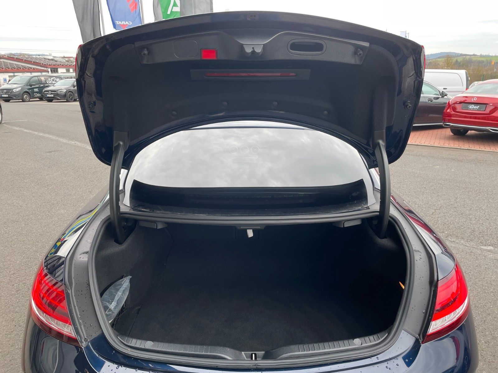 Fahrzeugabbildung Mercedes-Benz C 200 AMG Night+ToTW+R-Kamera+Carpaly+DAB+19"