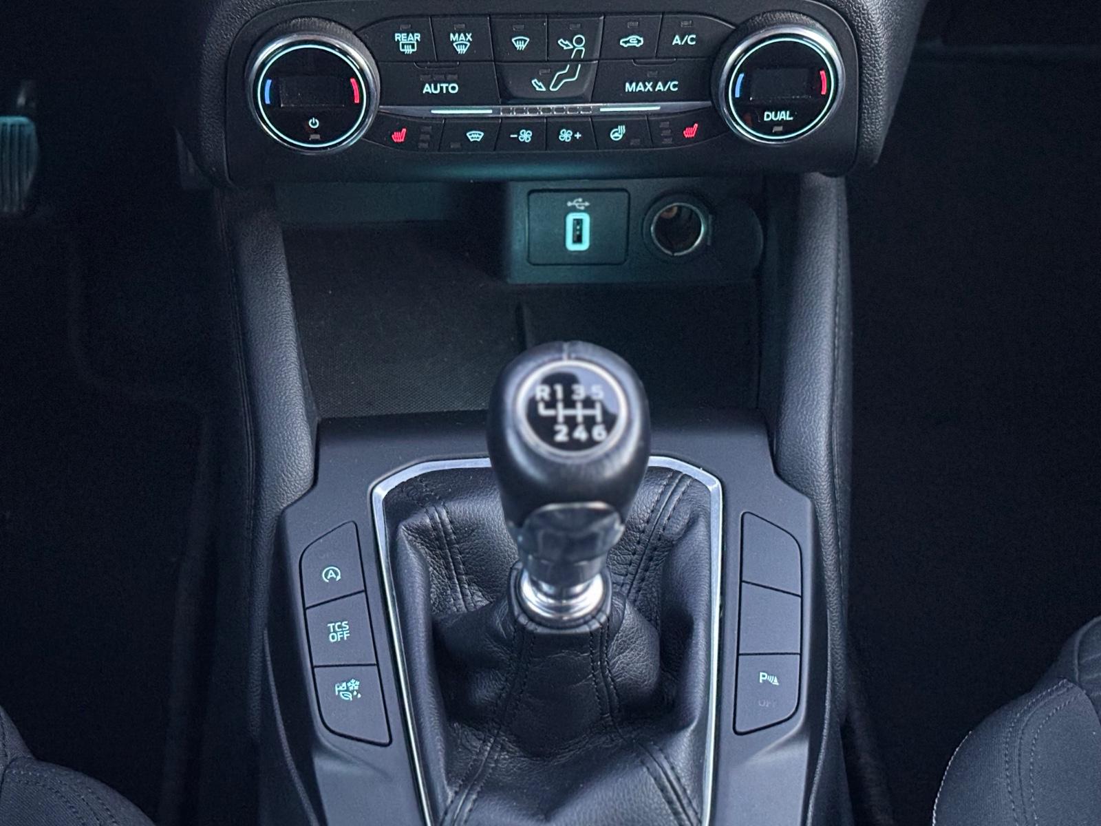 Ford Focus Turn. *Titanium*1.Hand*AHK*TÜV NEU!!