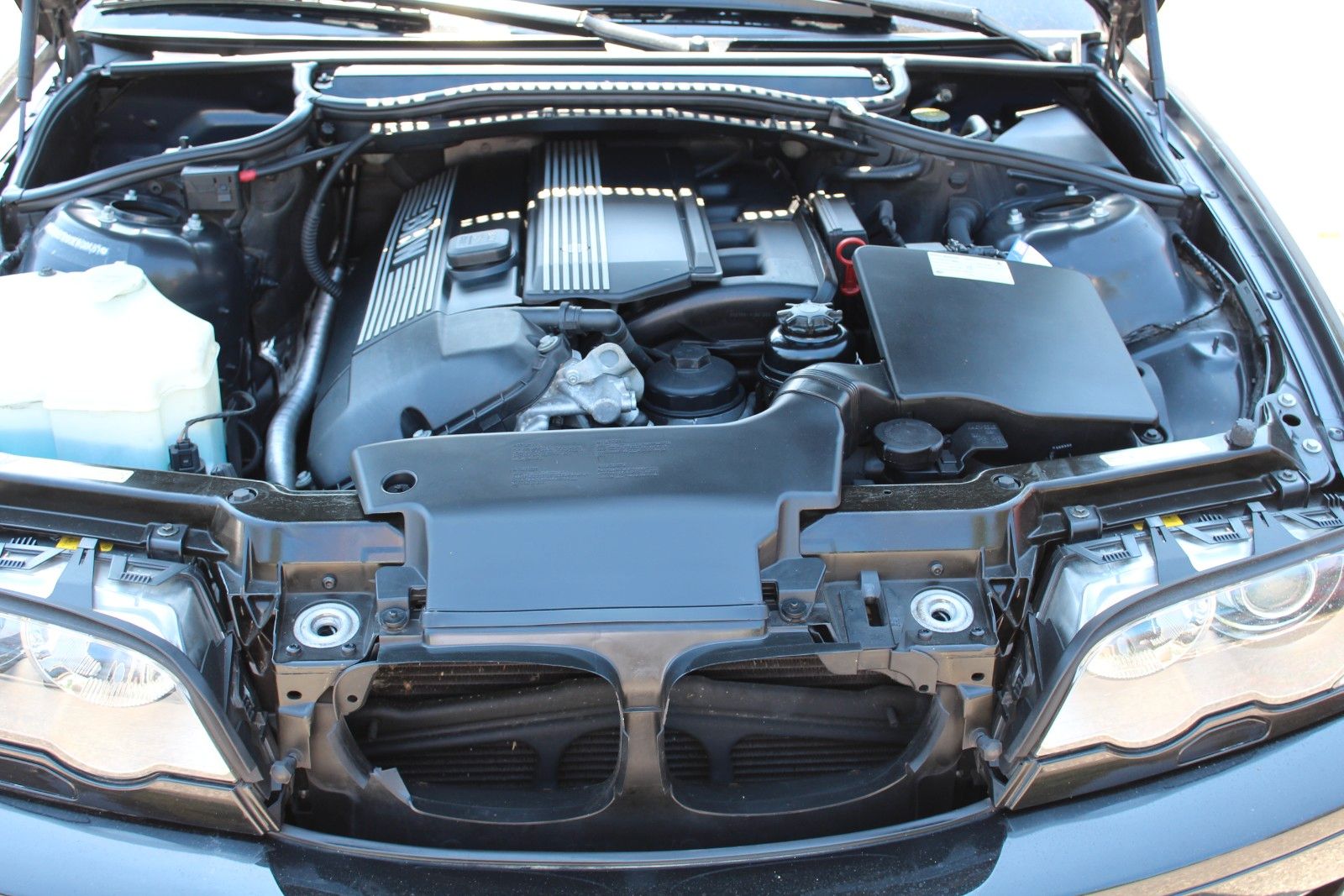 330Ci CABRIO 1. Hand Scheckheft!!