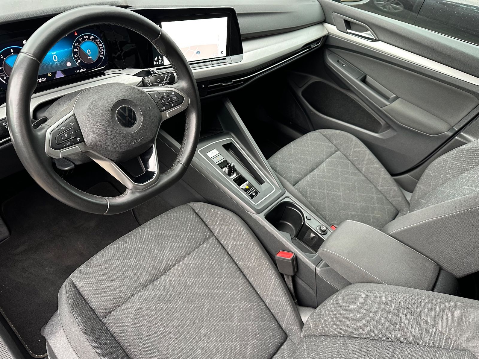 Fahrzeugabbildung Volkswagen Golf Variant 2.0 TDI DSG Life NAV+LED+AHK+ACC+VC