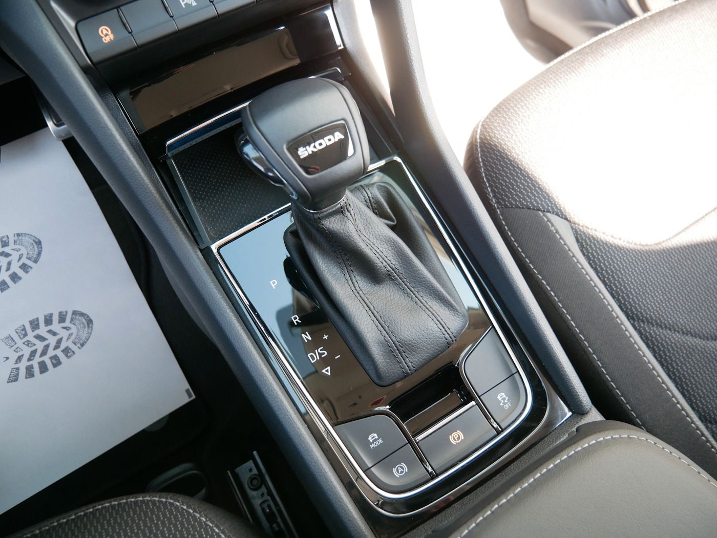 Fahrzeugabbildung SKODA Kodiaq 1.5 Ambition DSG 7-Sitze Kamera ACC MATRI