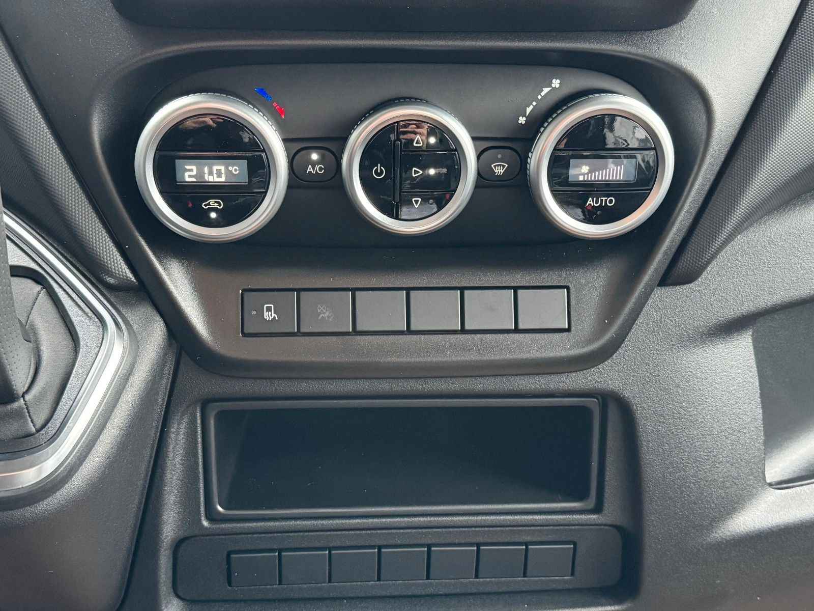 Fahrzeugabbildung Iveco Daily 35C21 HA8 3.0L DoKa *Automatik*R3.450mm*3x