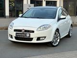 Fiat Bravo 1.4 16V T JET Sport *Xenon*SHZ*PDC*Pano* - Fiat Bravo: 5 Türen