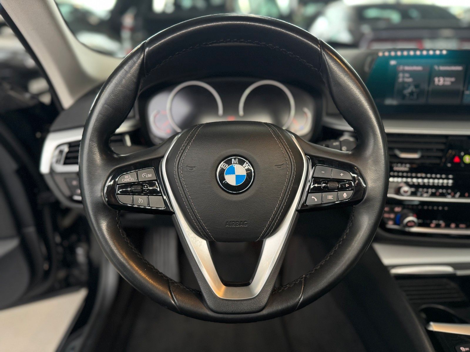 Fahrzeugabbildung BMW 520 d Touring "Business-P. Navi Connected Plus"