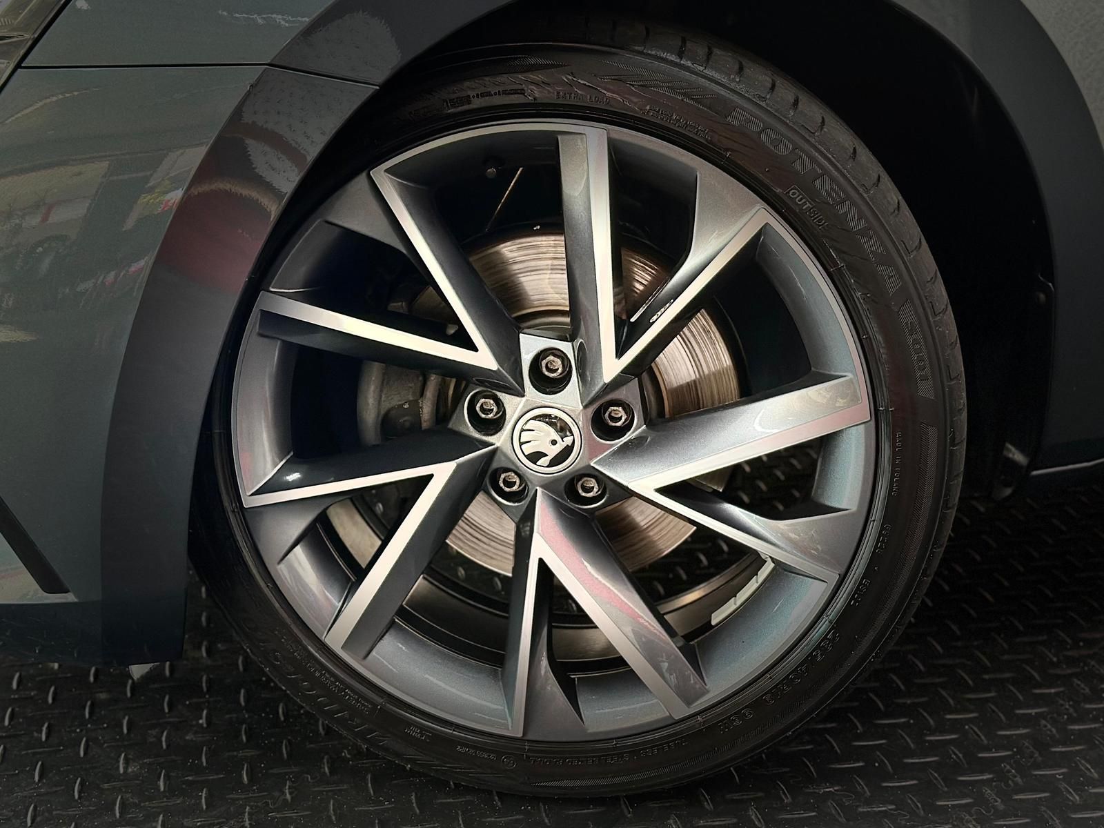 SKODA Superb 2.0TDI SPORTLINE *LED#TEMPO#AHK#PDC#SHZ - Image 9