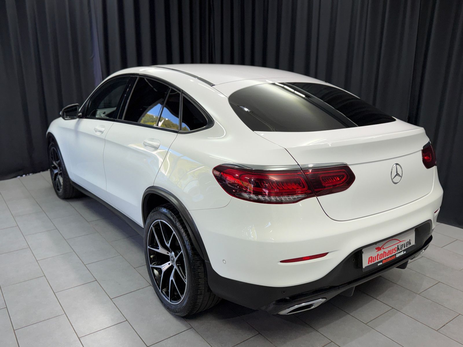 Fahrzeugabbildung Mercedes-Benz GLC 300 d Coupe 4Matic |AMG-LINE|AHK|PANO|LED