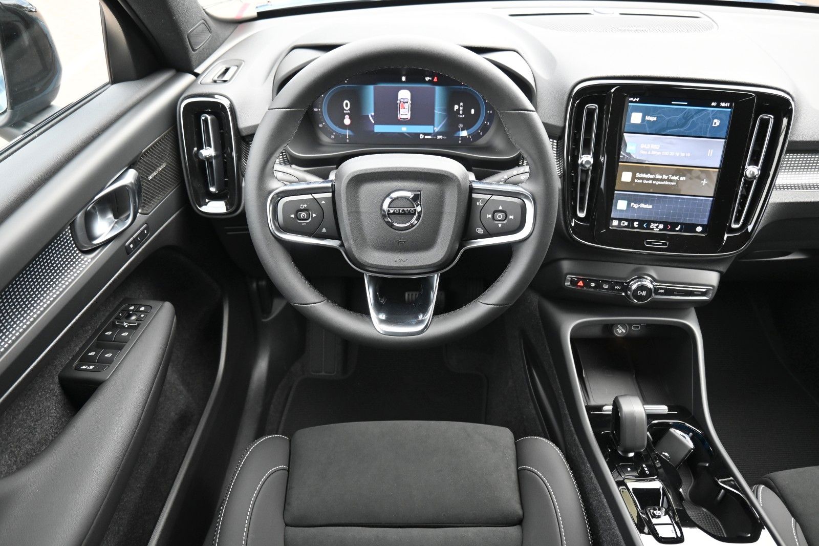 Fahrzeugabbildung Volvo XC40 B3 DSG Plus Dark*360°*ACC*AHK*Allwetter