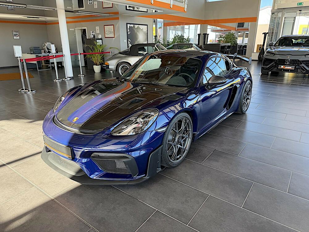 Porsche Cayman GT4 RS Weissach