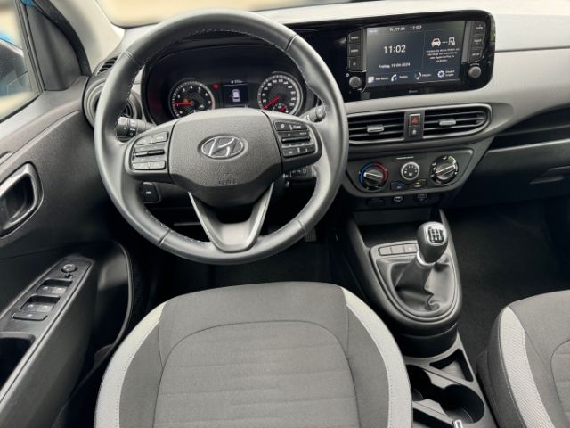Fahrzeugabbildung Hyundai i10 Apple CarPlay Android Auto DAB Spurhalteass.
