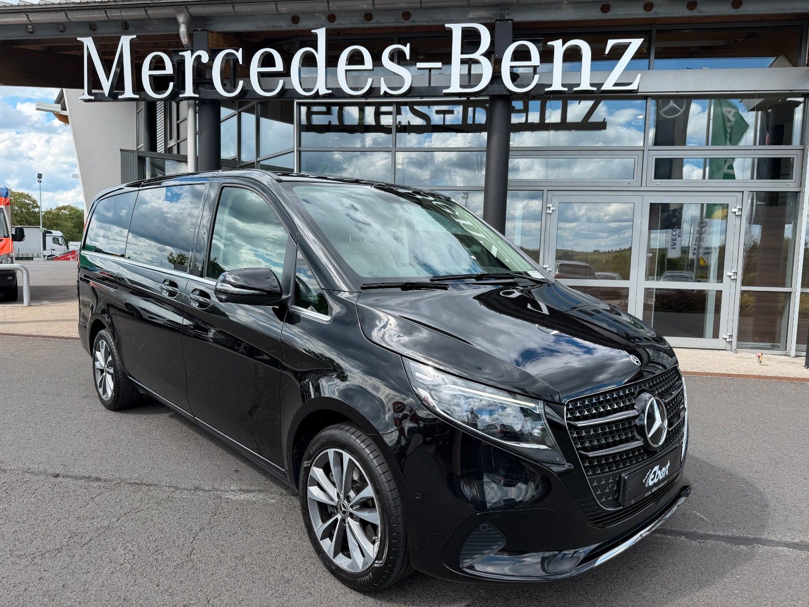 Fahrzeugabbildung Mercedes-Benz V 300 d AVA DISTRONIC 360Kamera