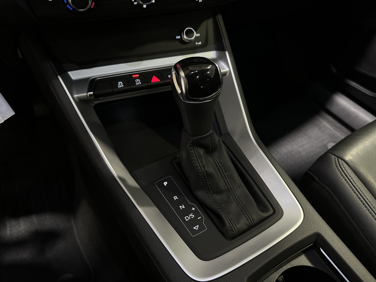 Audi Q3 40 TDI / S TRONIC / QUATTRO / PANO / LED /