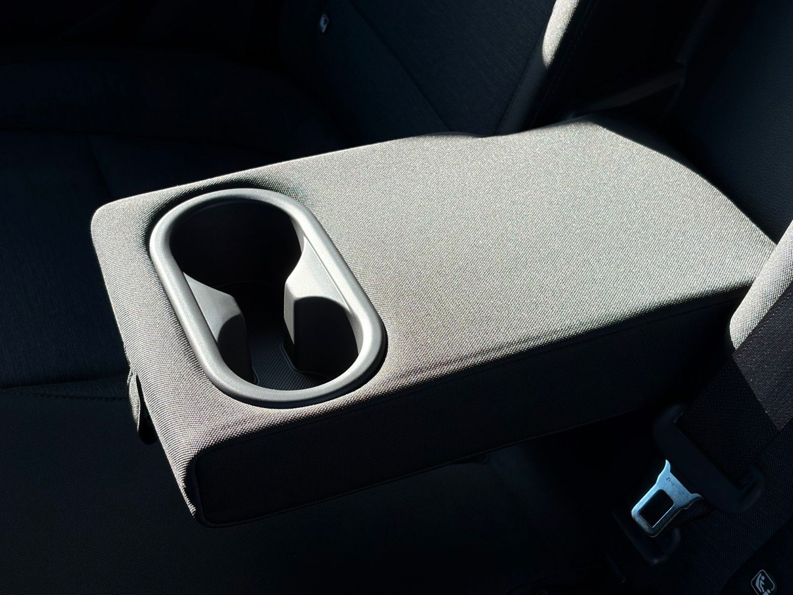 Fahrzeugabbildung Hyundai KONA E SELECT ACC PDC LFA LKA SHZ LHZ CarPlay