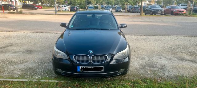 BMW 523i -