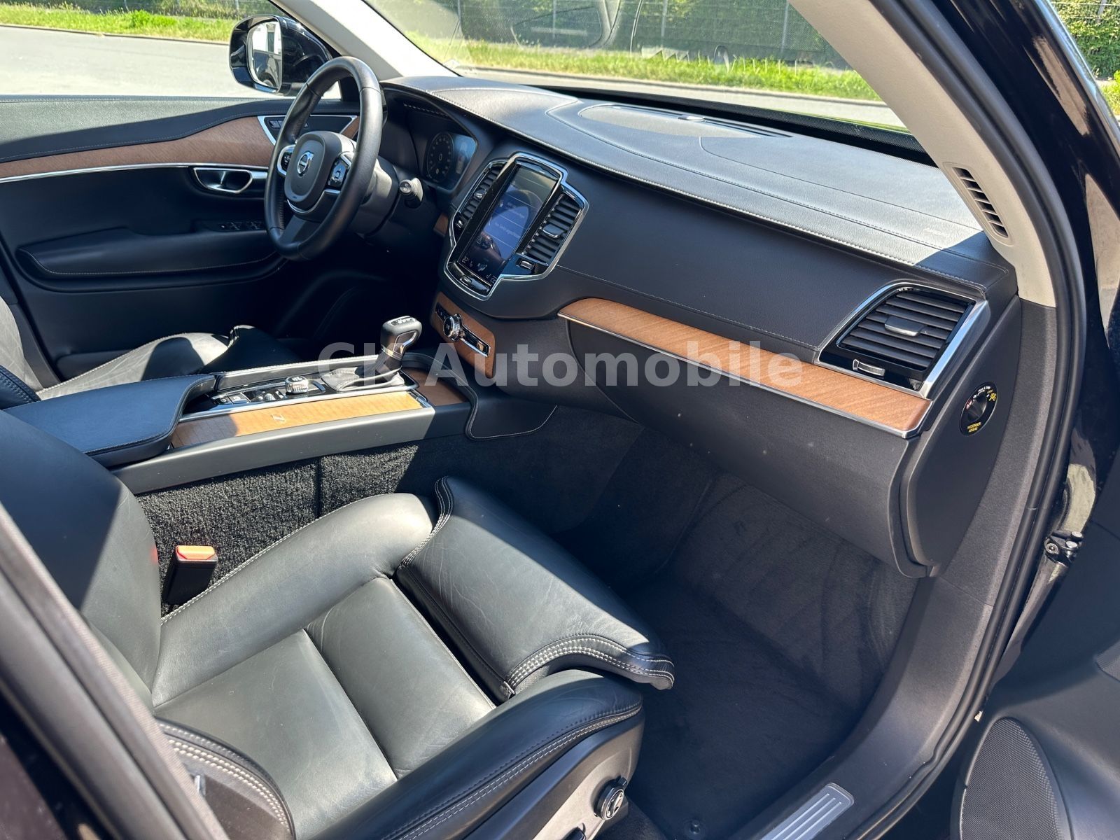 Fahrzeugabbildung Volvo XC90 T5 Inscription AWD/7Sitze/BLIS/LED/360°/AHK
