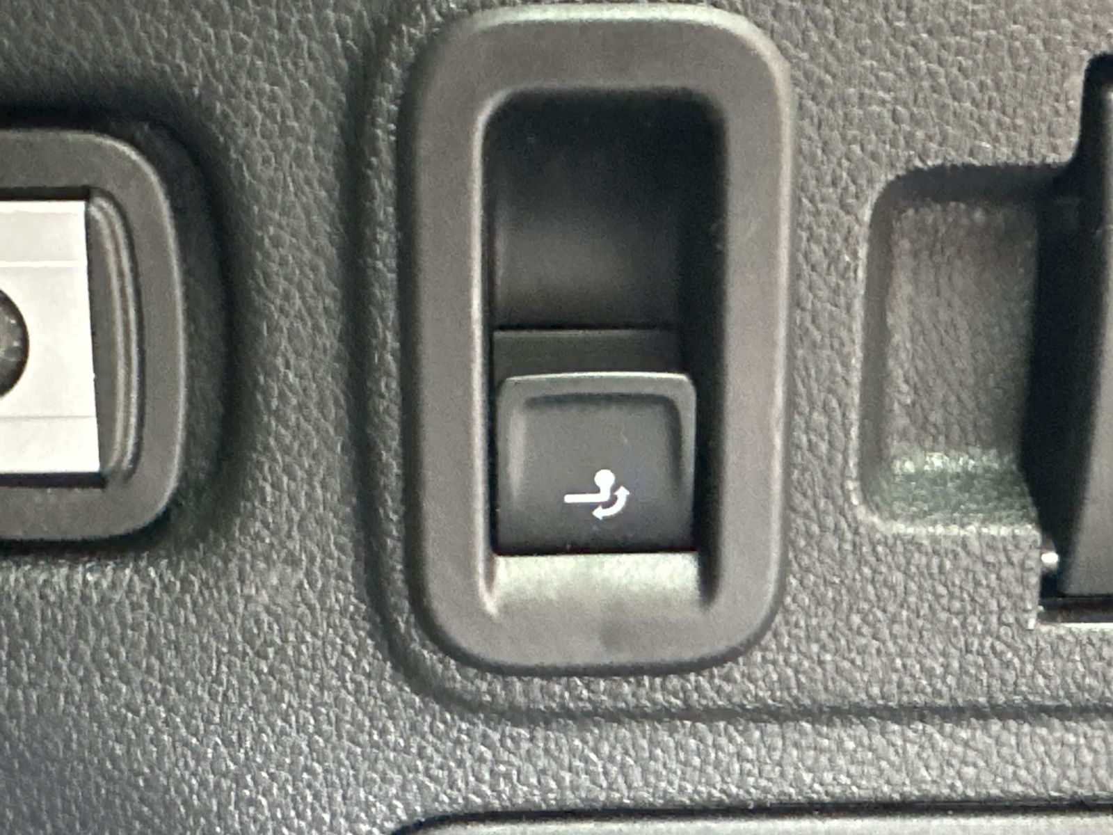 Fahrzeugabbildung Volkswagen Touran Comfortline 2.0 TDI DSG NAV+LED+ACC+AHK