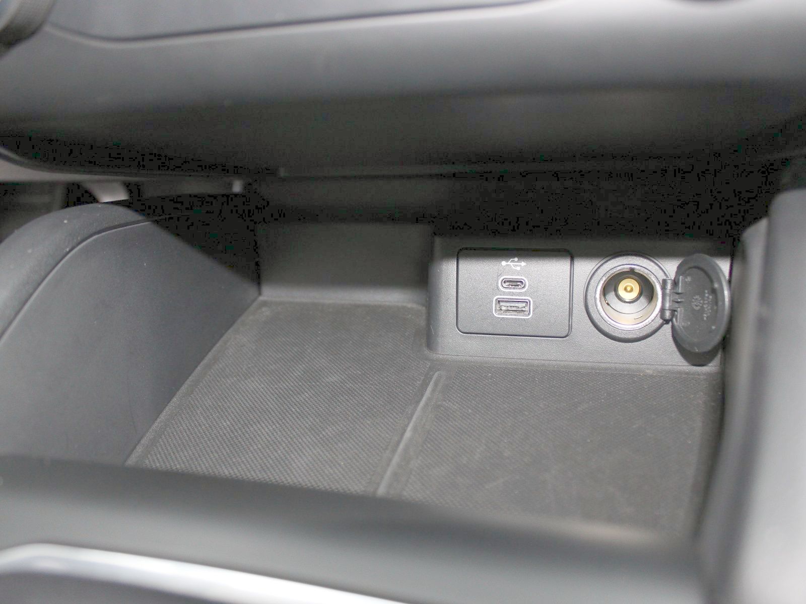 Fahrzeugabbildung Ford Focus Cool & Connect 1,5 EcoBlue