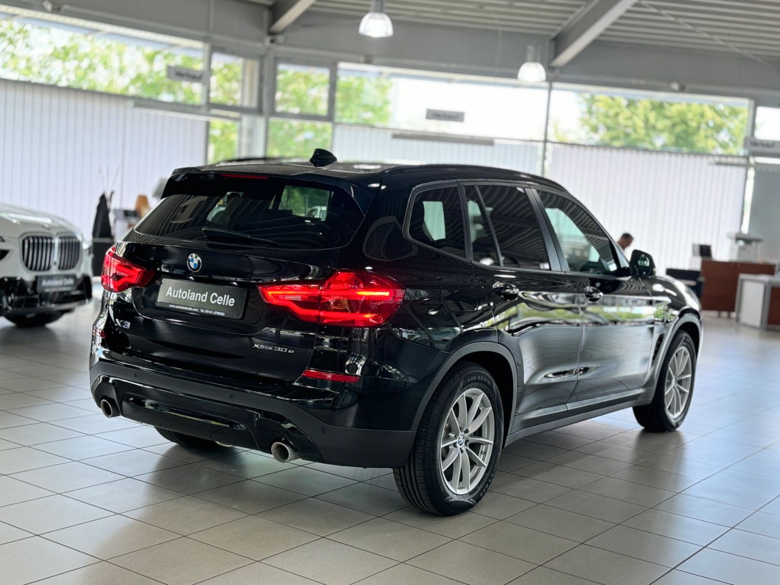 Fahrzeugabbildung BMW X3 xD30e HUD DAB HiFi Alarm AHK LED 18Zoll