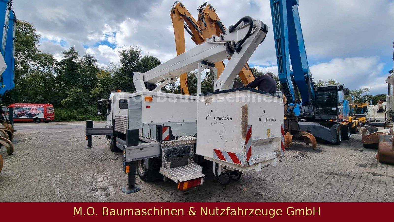 Fahrzeugabbildung Mercedes-Benz Atego 818 / Ruthmann T220 / Arbeitsbühne 22 m