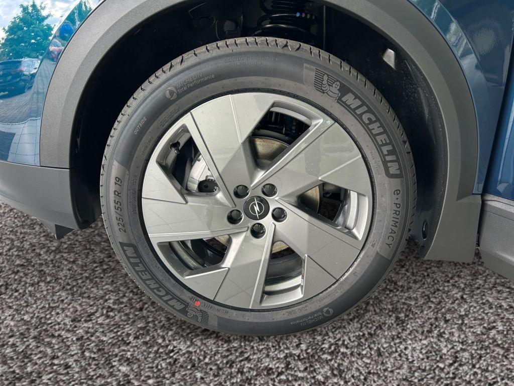 Fahrzeugabbildung Opel Grandland 1.2 DI Hybrid 48 V Automatik Edition