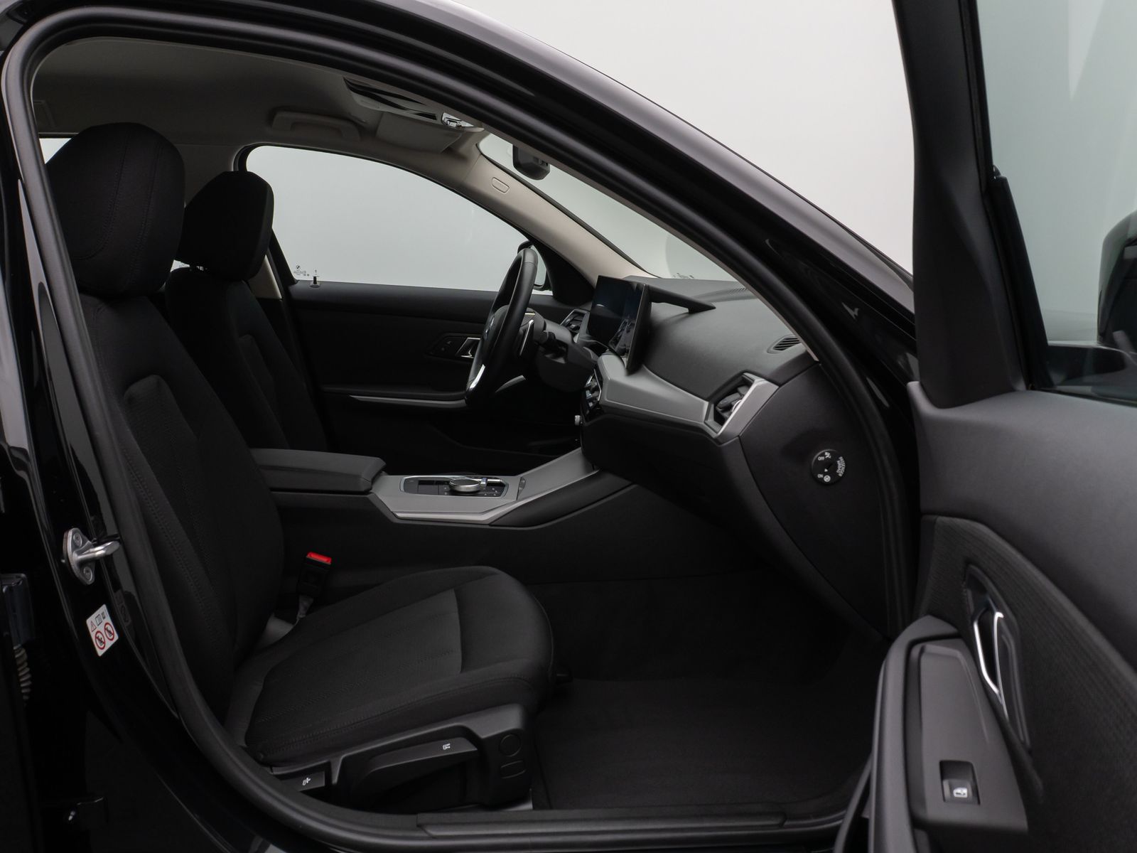 Fahrzeugabbildung BMW 330e DAB CockPit+ PDC LED Geschwindigkeitsreg