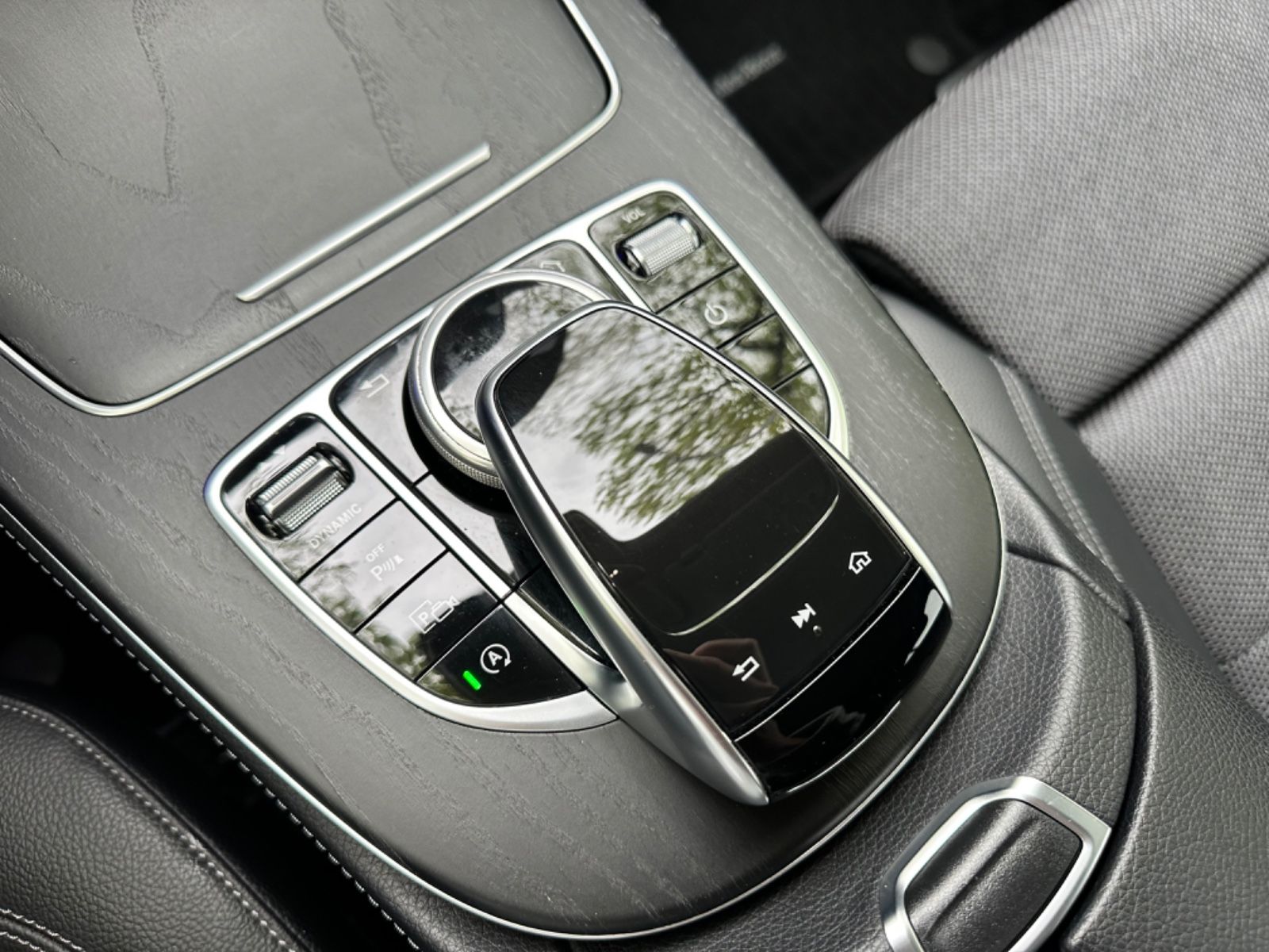 Fahrzeugabbildung Mercedes-Benz E 200 4Matic AMG*Totwinkel*AppleCar*Kamera*