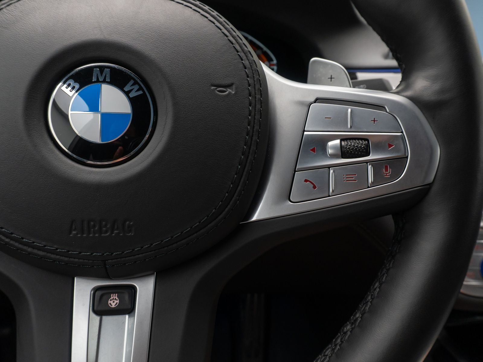 Fahrzeugabbildung BMW 740d xD M Sport 360°Laser HUD H/K SoftCl Massage