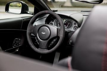 2012 Aston Martin DBS — миниатюра 12