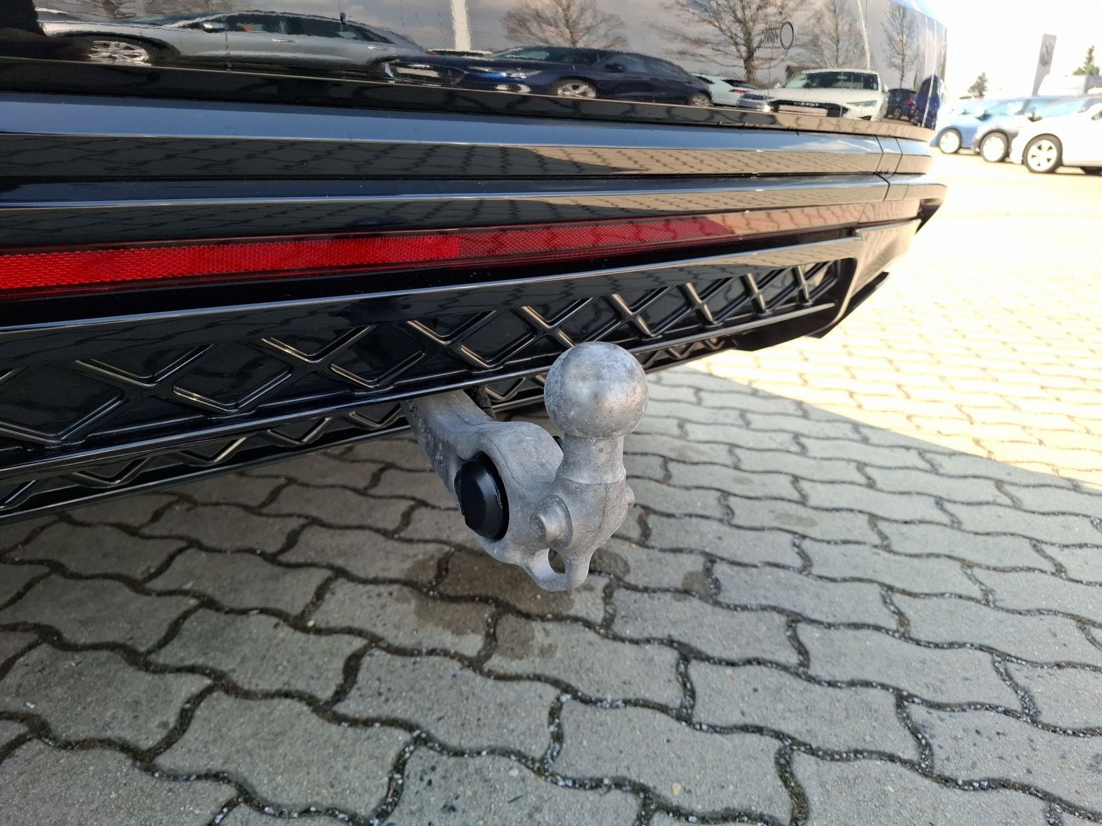 Fahrzeugabbildung Volkswagen Touareg TSI eHybrid R-Line 4M Matrix AHK Pano HU