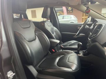 Jeep Cherokee - 12