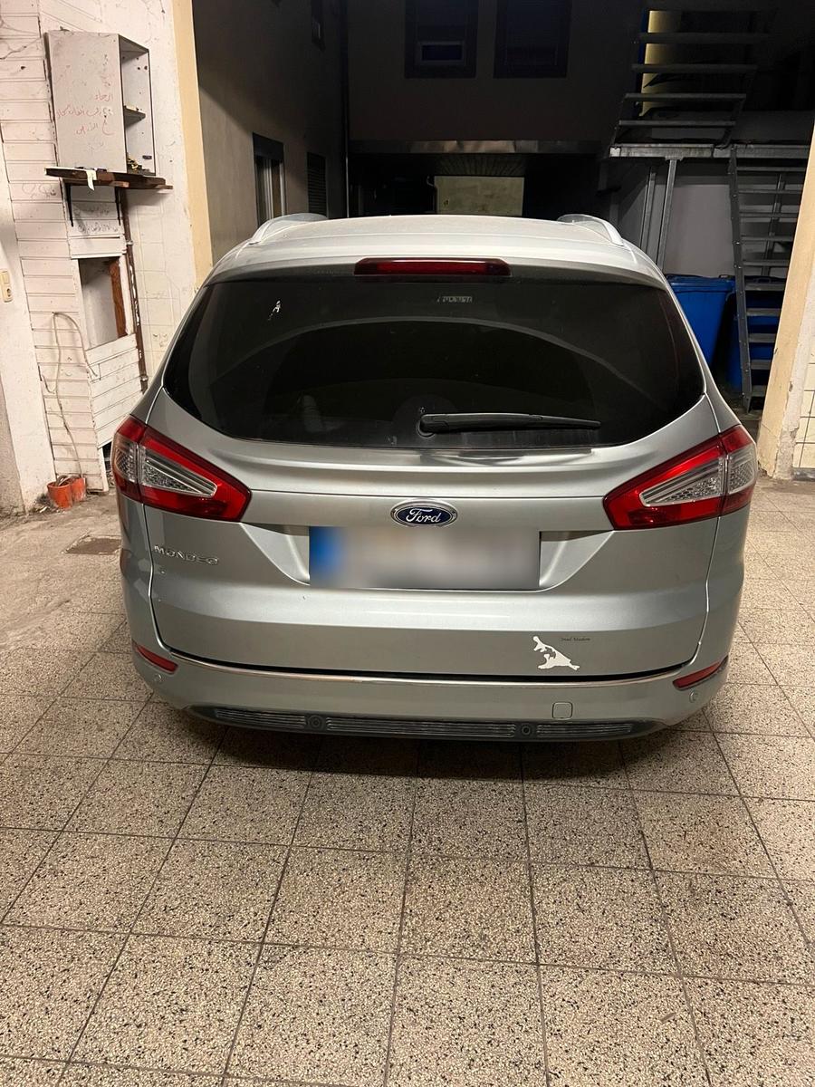 Ford Mondeo 2014 — rear view