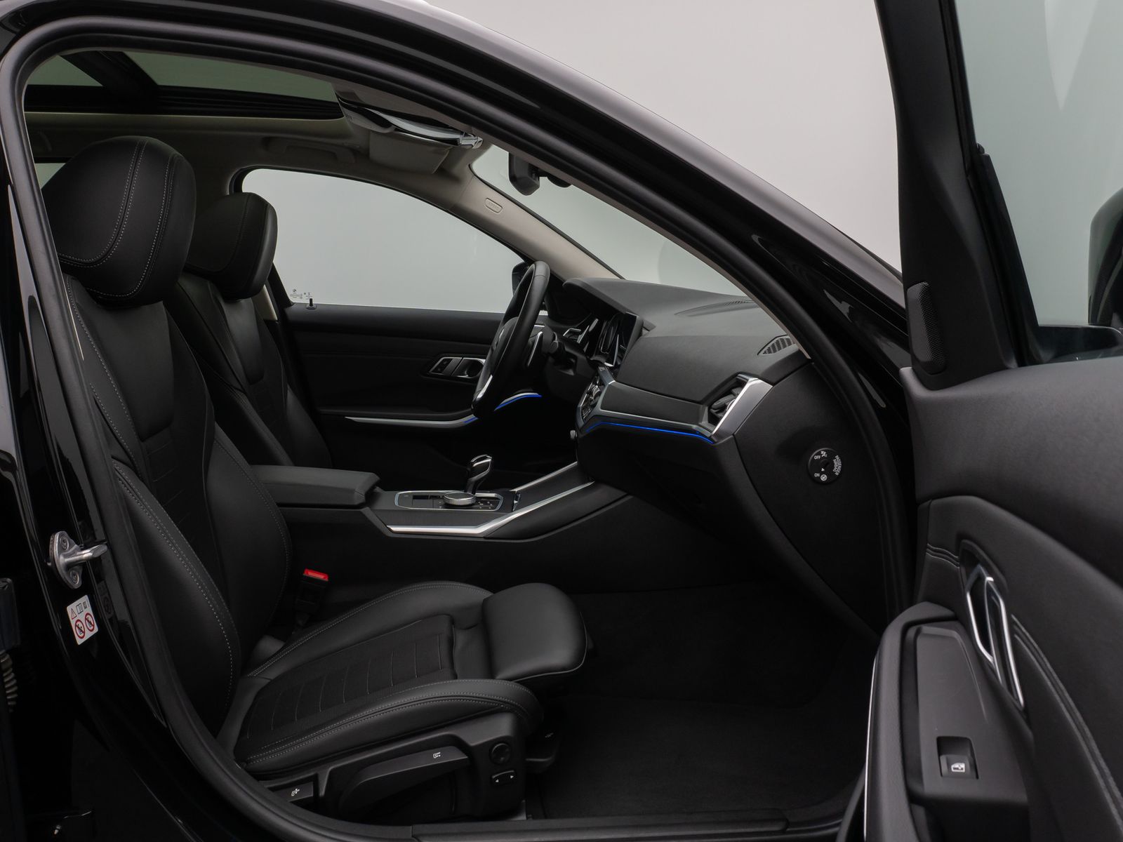 Fahrzeugabbildung BMW 320d SportLine Panorama DAB HiFi Stop&Go Komfort