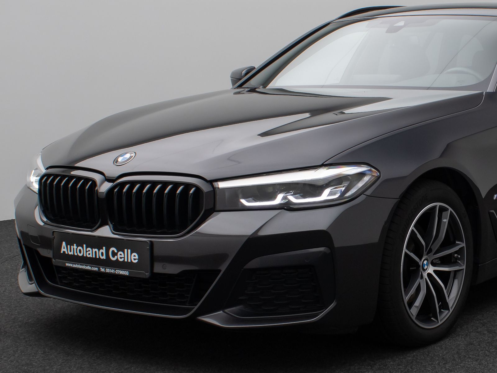 Fahrzeugabbildung BMW 520d xD M Sport Panorama Kamera DAB AHK Alarm