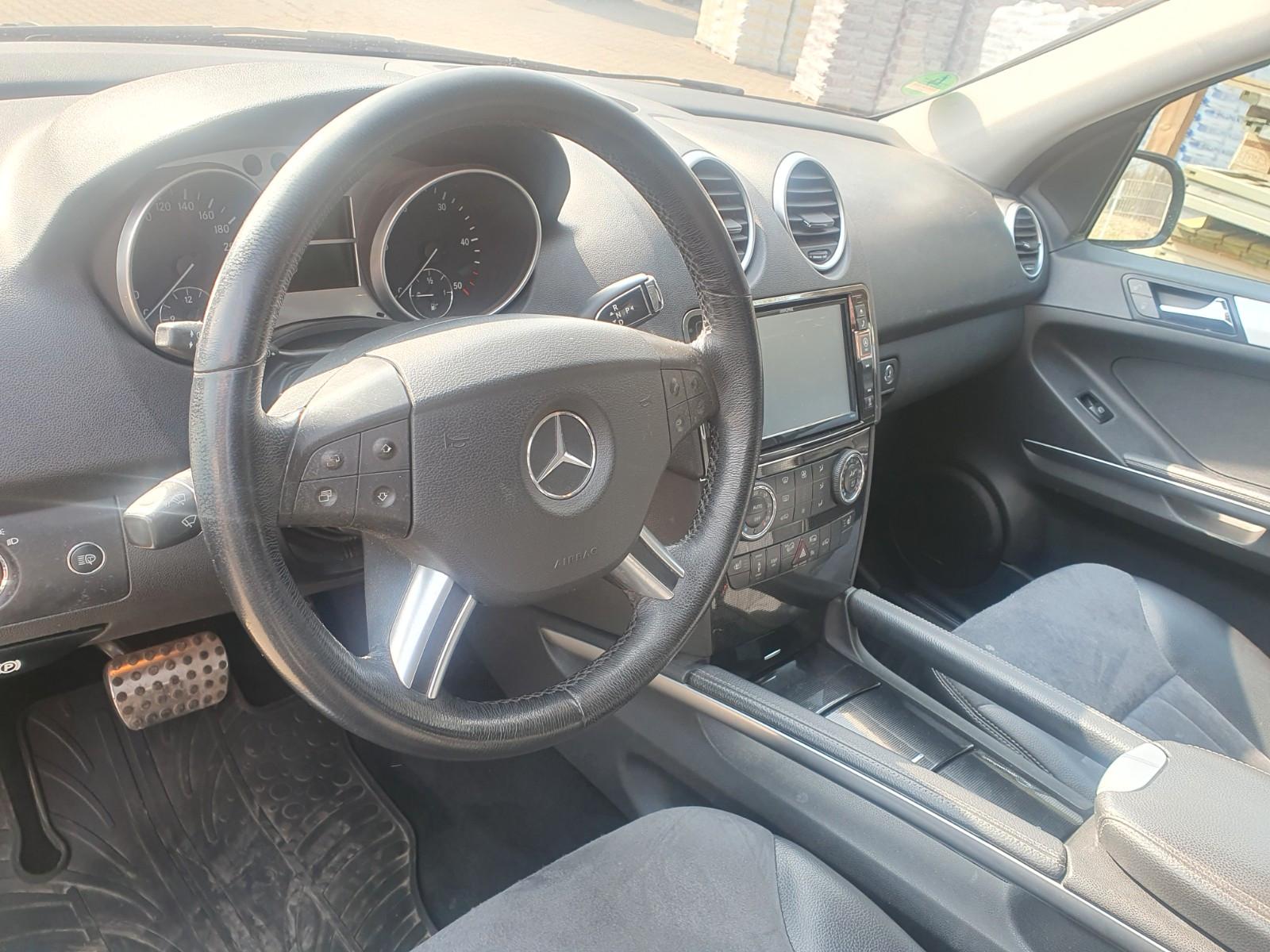 Mercedes-Benz ML 320