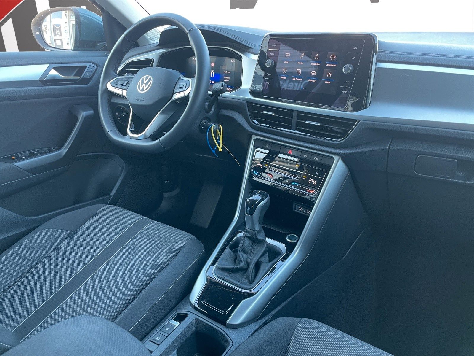 Fahrzeugabbildung Volkswagen T-Roc 1.5 TSI DSG Life LED/ACC/RFK/PDC/SHZ
