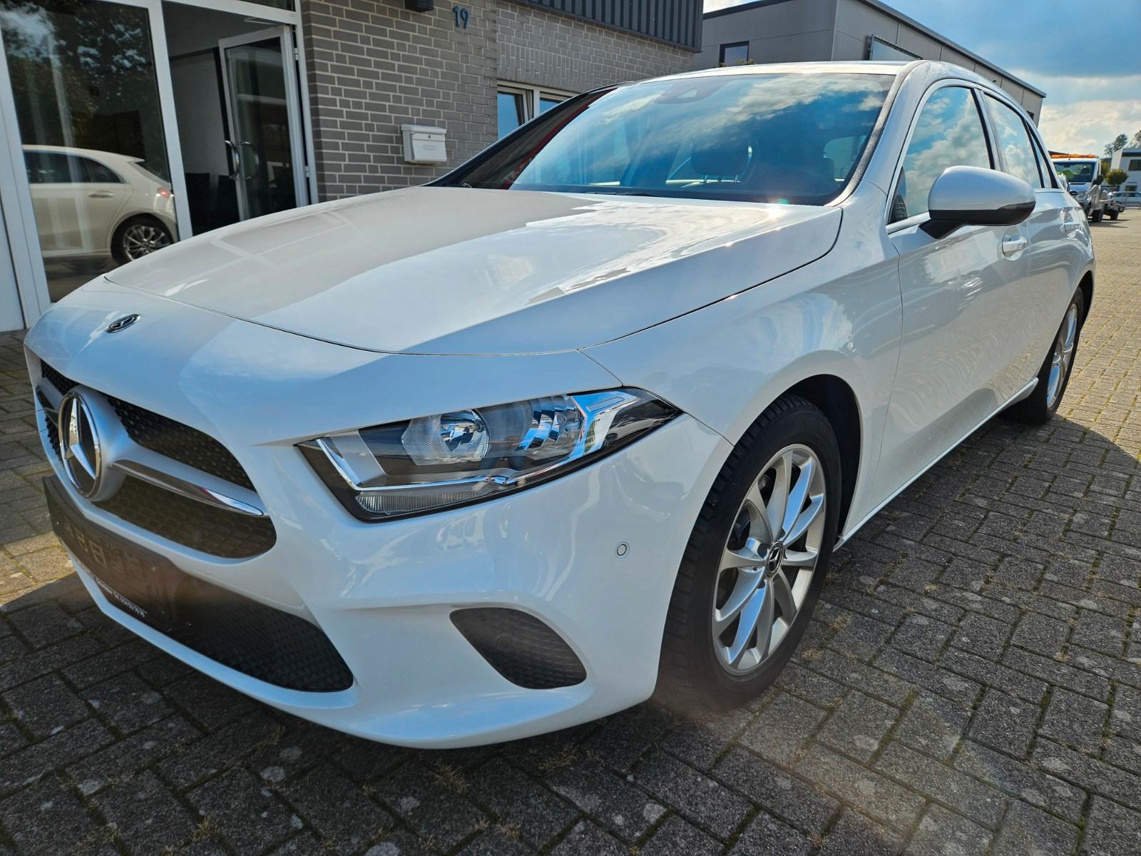 Mercedes-Benz A 220 KAM NAV AUTOMATIK SHZ LEDER